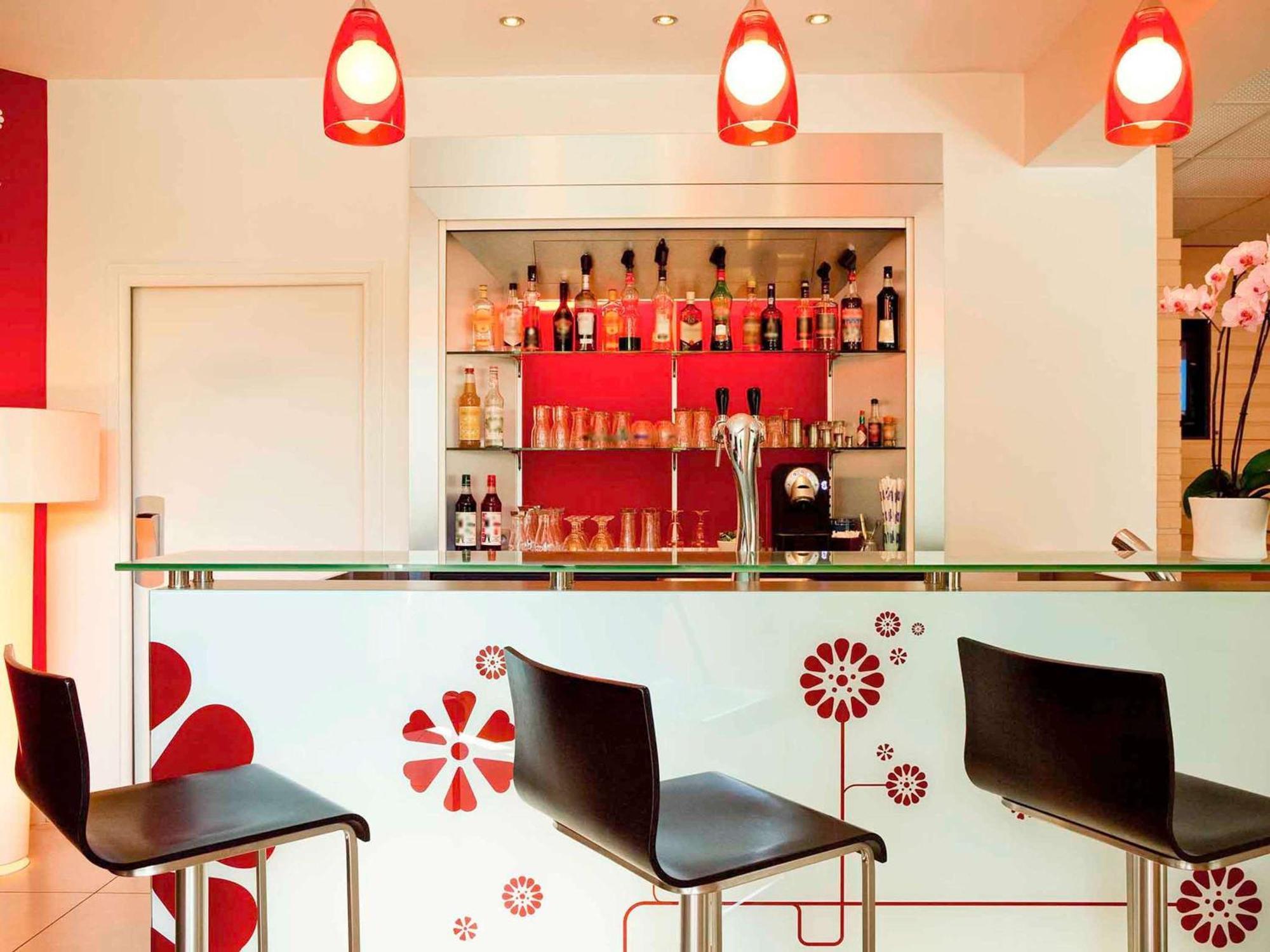 Hotel Ibis Senlis Senlis  Esterno foto