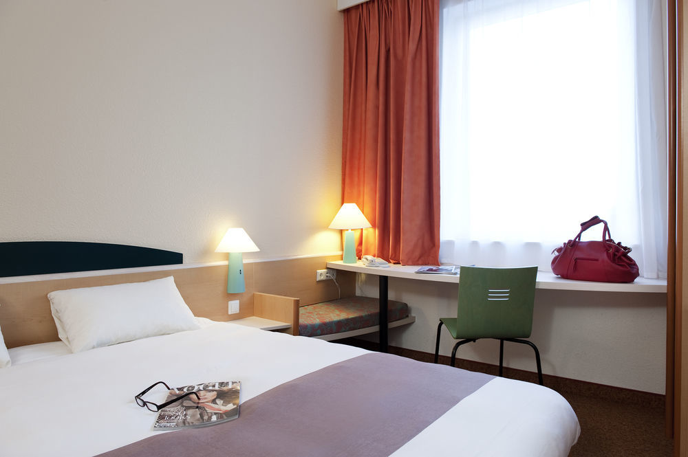 Hotel Ibis Senlis Senlis  Esterno foto